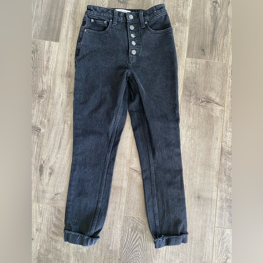 Abercrombie & Fitch “the skinny high rise” curve love, black, raw hem, 5 buttons